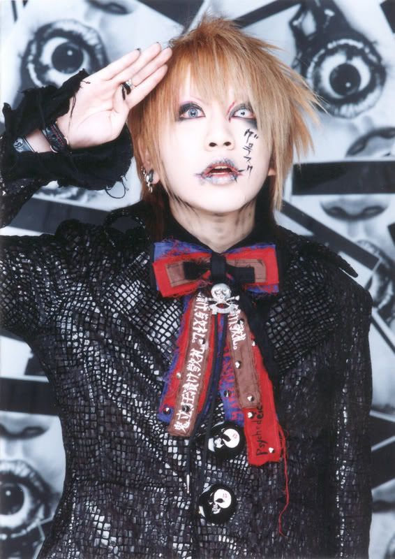http://i656.photobucket.com/albums/uu284/zecksegur/the%20GazettE/Ruki_OldSchoolLove.jpg