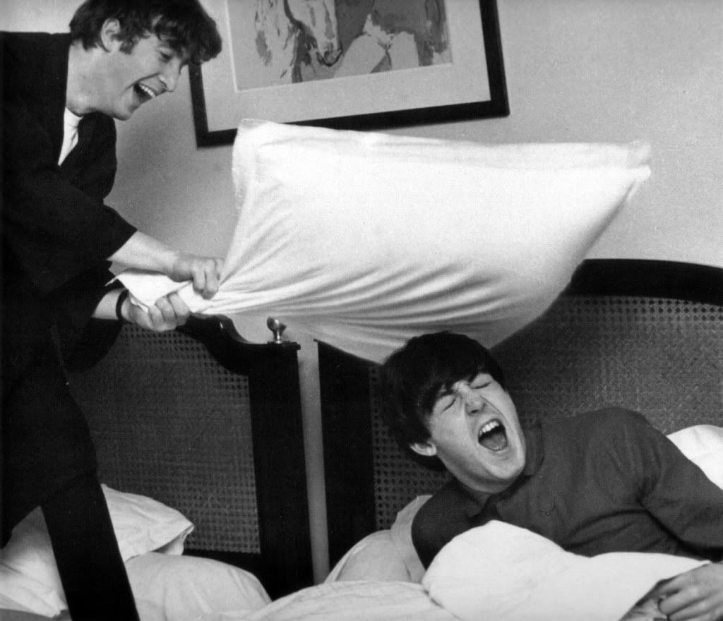 The Beatles Pillow Fight Moicani L Odeonie