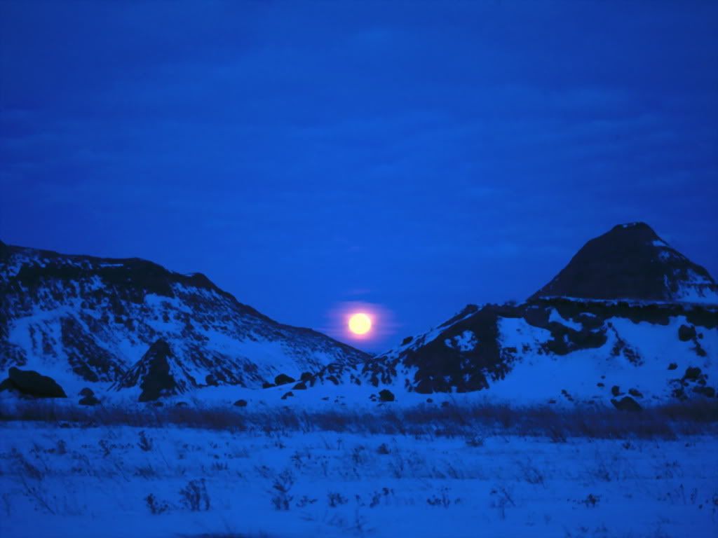 MoonsetfromCastleTrailBadlan.jpg