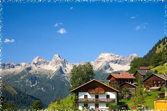 austria_pictures_door.jpg