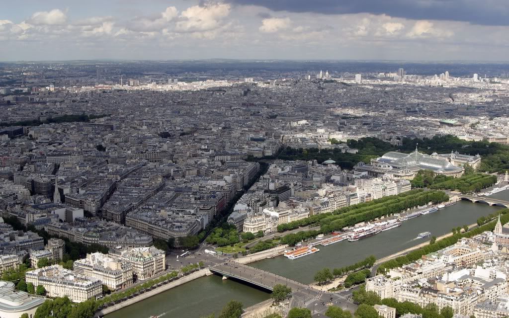 eiffel-view-wallpapers_13758_2560x1.jpg