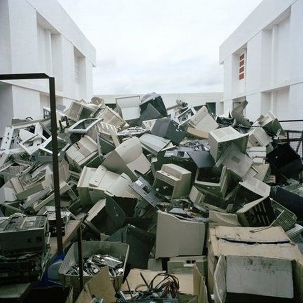 1247719926_computer_cemeteries_09.jpg