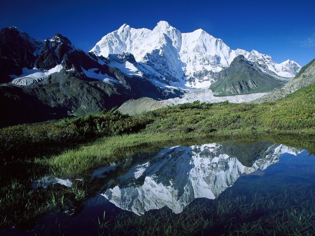 ChomolonzoPeakKangshungGlacierTibet.jpg