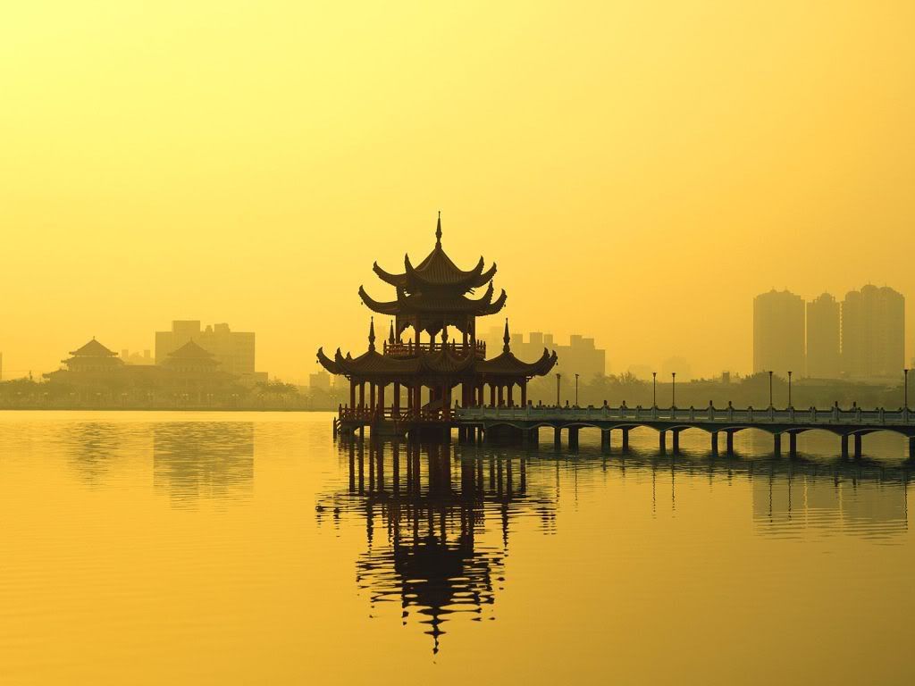 LotusLakeKaoshiungTaiwan.jpg