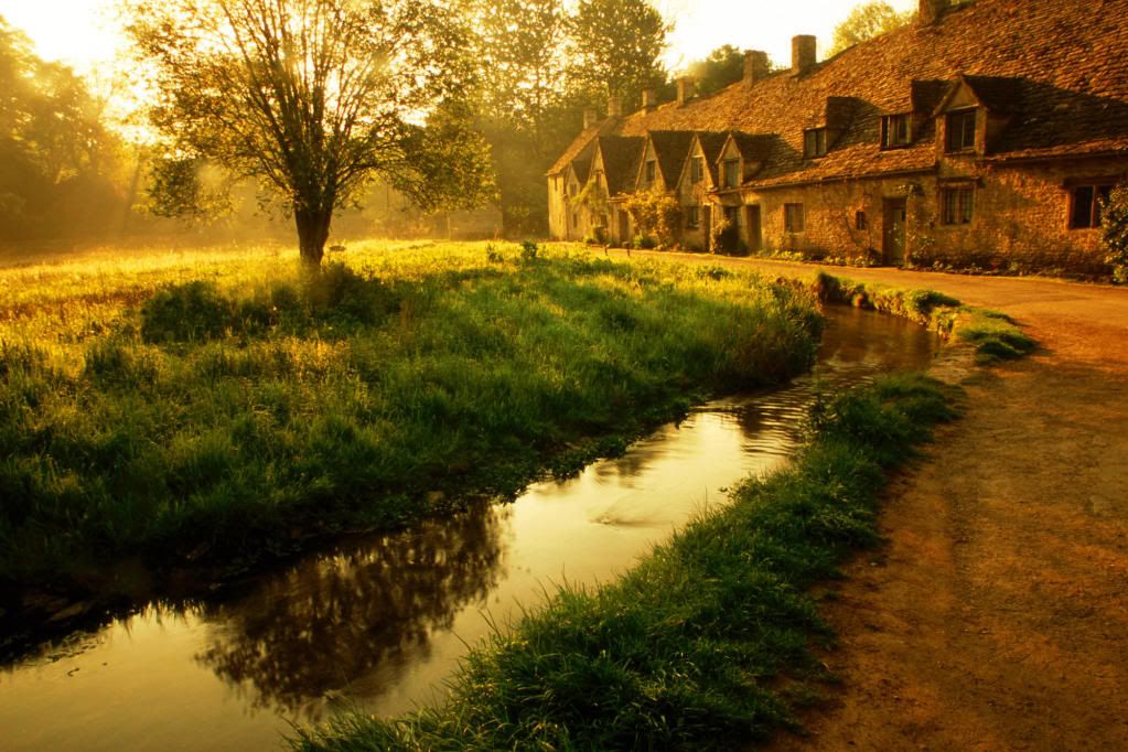MorningMistArlingtonRowBiburyGlouce.jpg