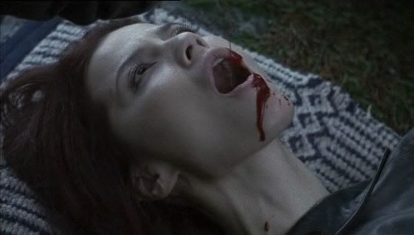 Rayne (Natassia Malthe) , se nourrissant de sang.... / BloodRayne2-008.jpg