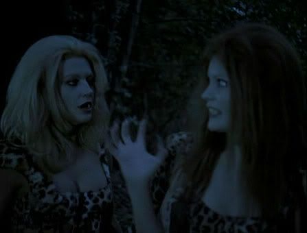 Deux femmes vampires dans la jungle - The_Night_of_the_Sorcerers_007.jpg