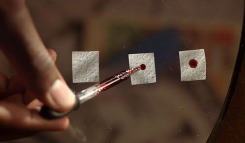 Le sang de vampire est une drogue très efficace et recherchée , dans True Blood - True-Blood-Saison1-Episode5-002.jpg
