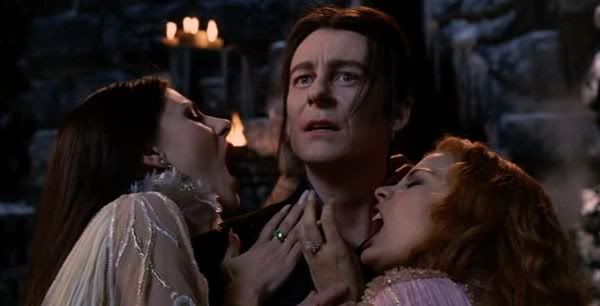Deux des femmes de Dracula se lamentent auprès de leur époux.../Van_Helsing_025.jpg