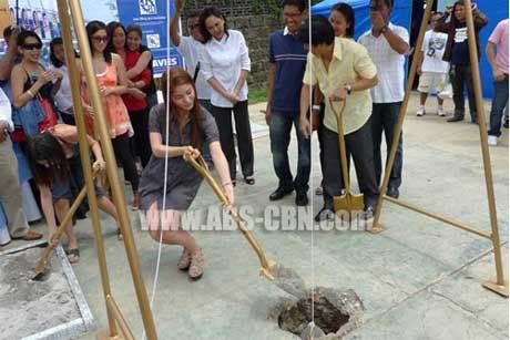 Willie Revillame Groundbreaks P600M-Worth Wil Theater Mall