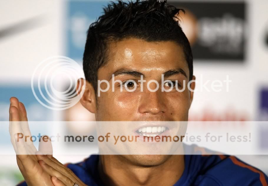 http://i656.photobucket.com/albums/uu289/ronaldofanatic/Ronaldo/r10.jpg